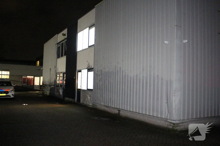 Brandweer verricht metingen in pand