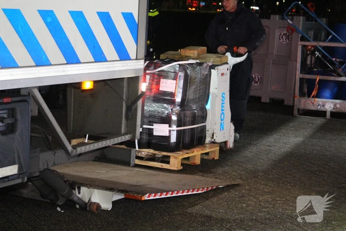Brandweer verricht metingen in pand