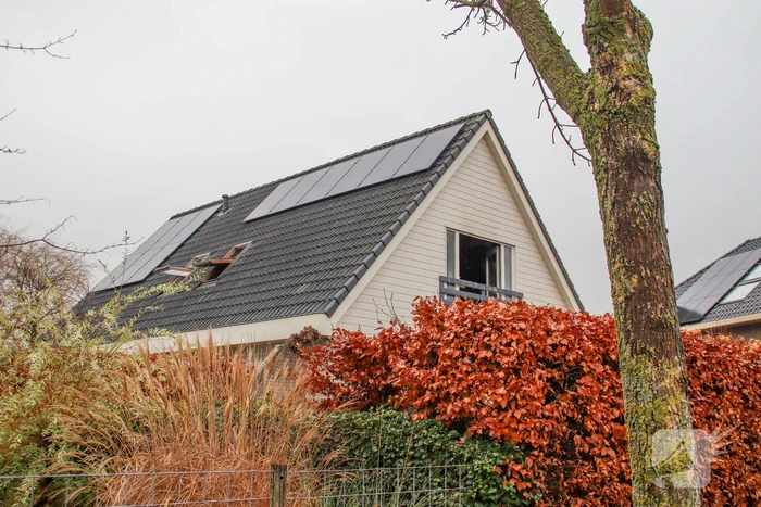 Zolder loopt flinke schade op door brand