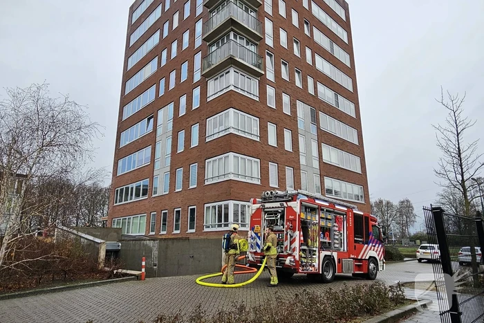 Brandweer blust keukenbrand in appartementencomplex