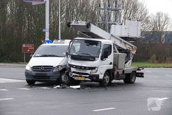 Flinke schade bij ongeval op kruising