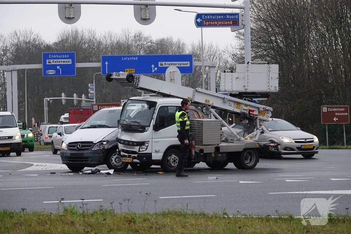 Flinke schade bij ongeval op kruising