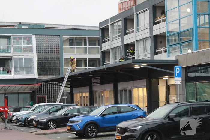 Persoon afgehesen na val van balkon