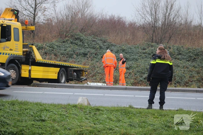 Automobilist belandt bijna in sloot