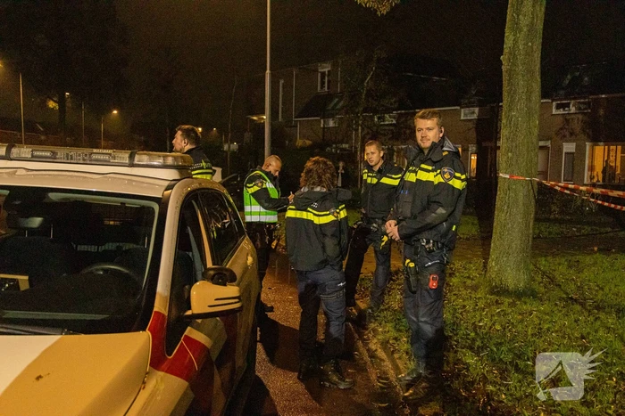 Voordeur zwaar beschadigd door explosie