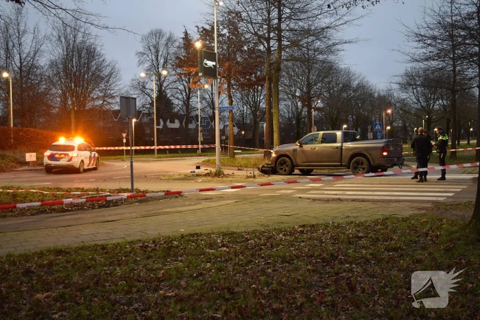 Scooterrijder zwaargewond bij aanrijding met pick-up truck