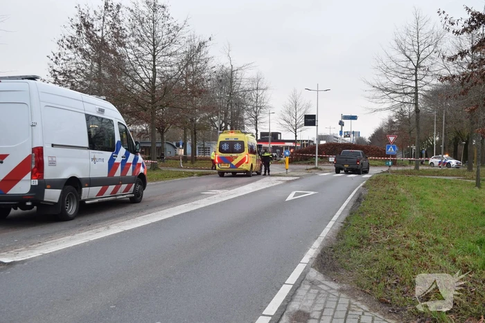 Scooterrijder zwaargewond bij aanrijding met pick-up truck
