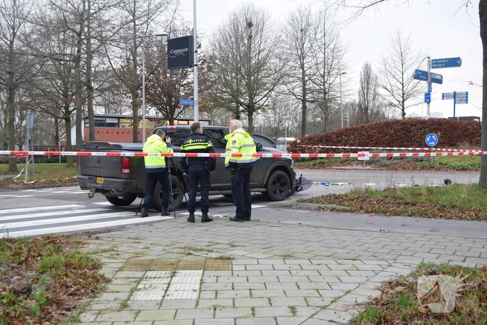 Scooterrijder zwaargewond bij aanrijding met pick-up truck