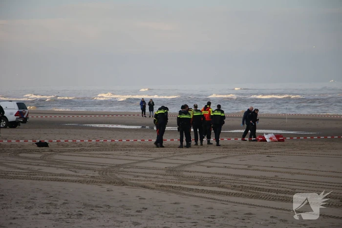 Levenloos lichaam aangetroffen op strand