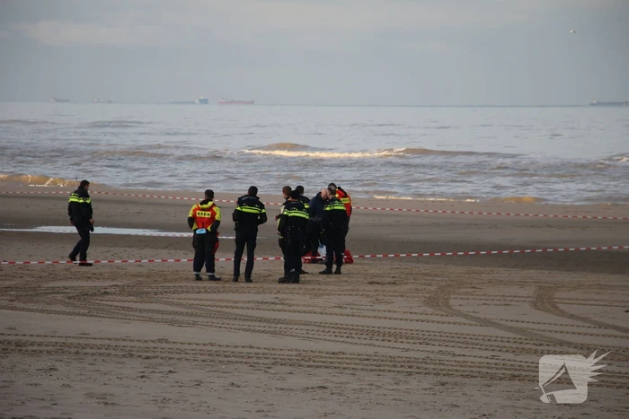 Levenloos lichaam aangetroffen op strand