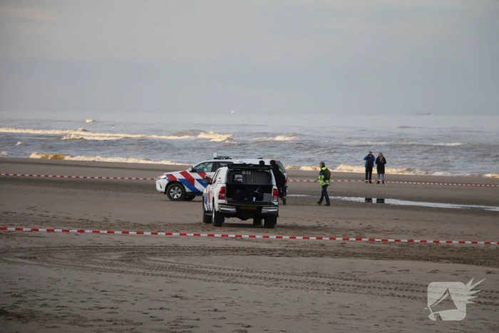 Levenloos lichaam aangetroffen op strand