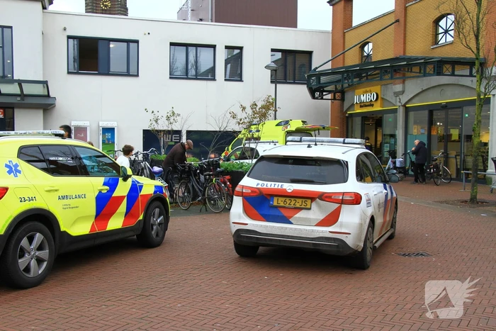 Persoon gewond na val in supermarkt