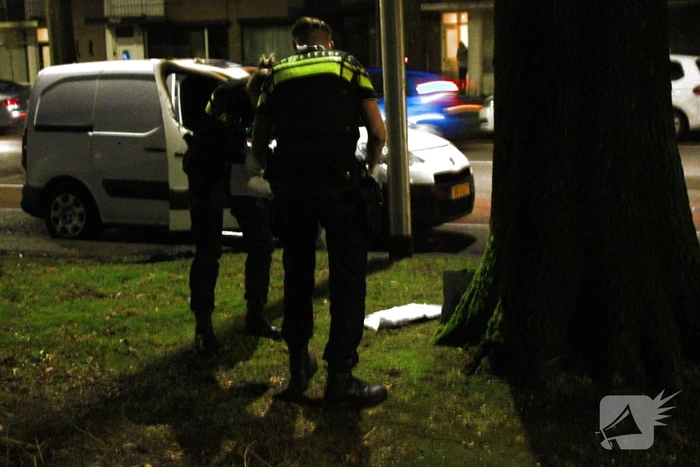Onderzoek naar brandstichting in bestelbus