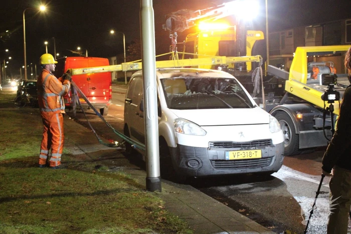 Onderzoek naar brandstichting in bestelbus