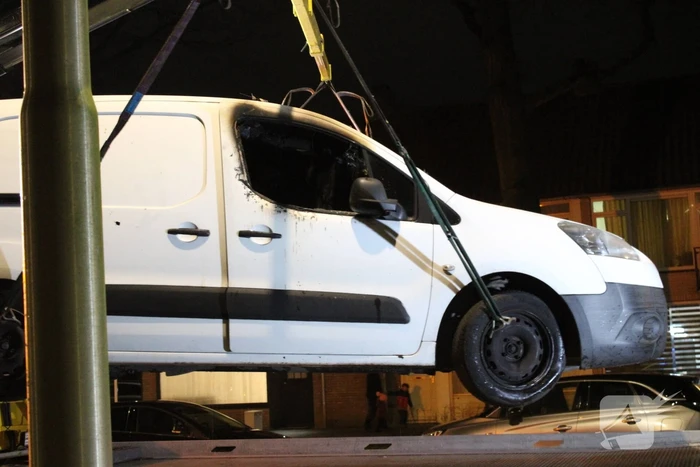 Onderzoek naar brandstichting in bestelbus