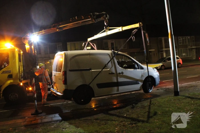 Onderzoek naar brandstichting in bestelbus