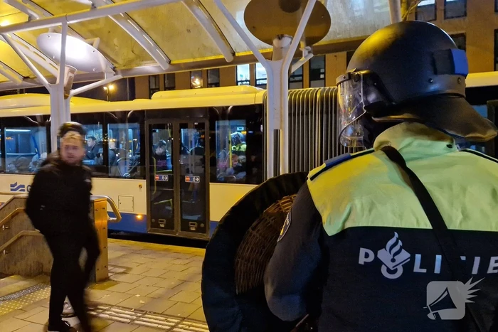 Ruim 100 voetbalsupporters aangehouden