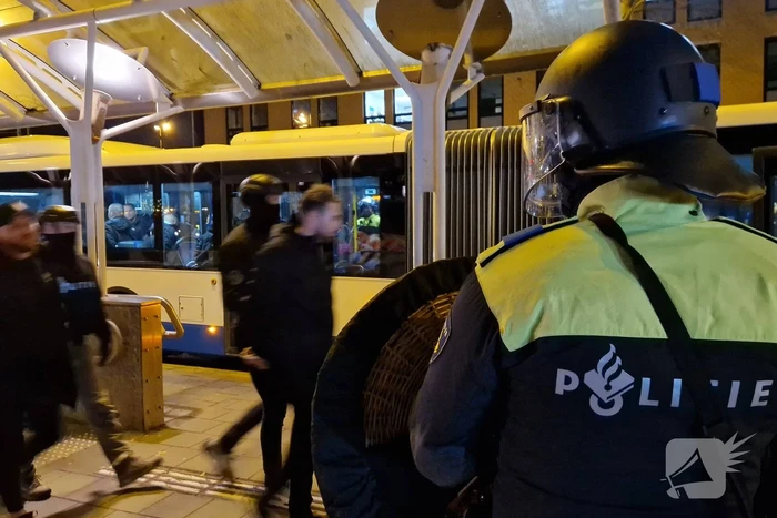 Ruim 100 voetbalsupporters aangehouden