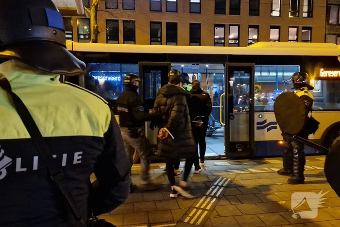 Ruim 100 voetbalsupporters aangehouden