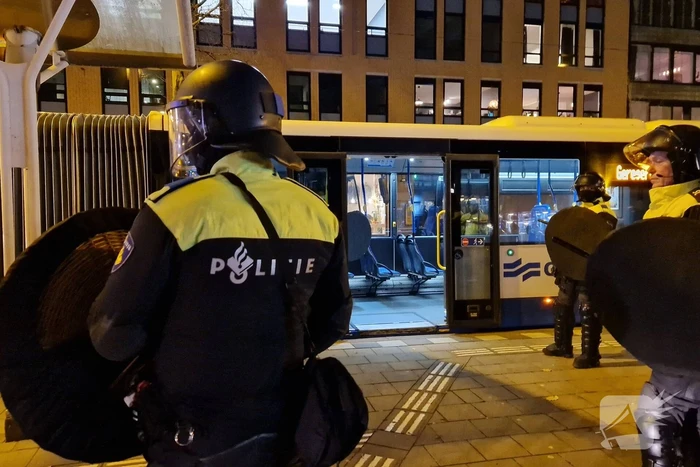 Ruim 100 voetbalsupporters aangehouden