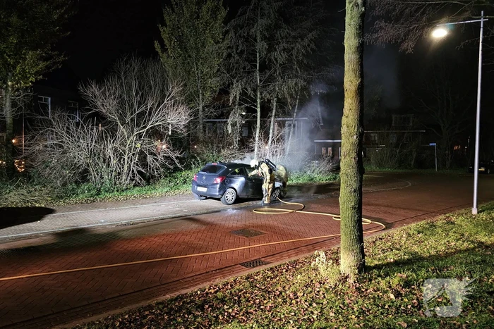 Voertuig beschadigd bij brand