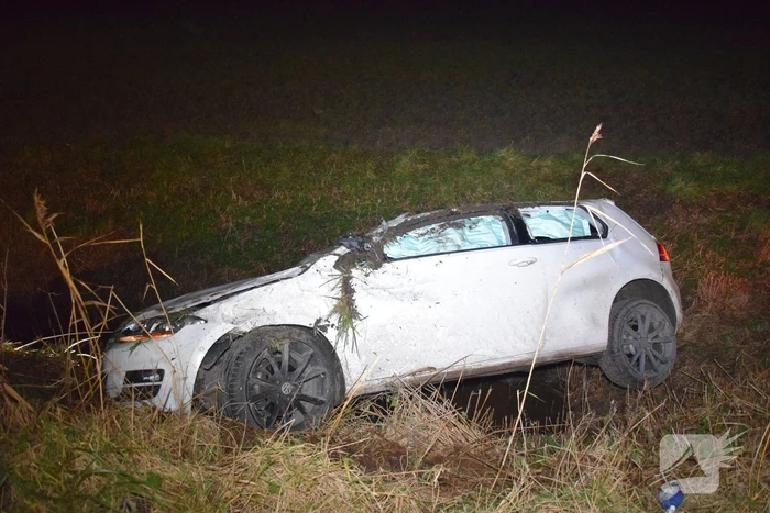 Achtervolging eindigt in sloot