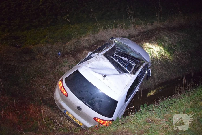 Achtervolging eindigt in sloot