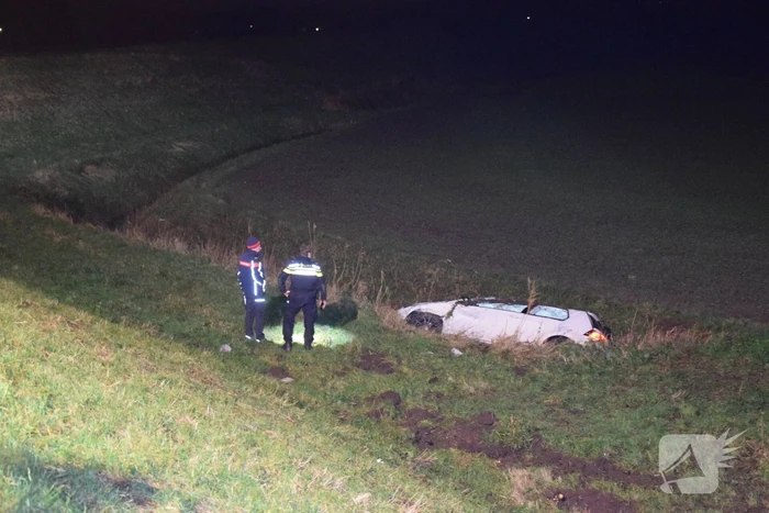 Achtervolging eindigt in sloot