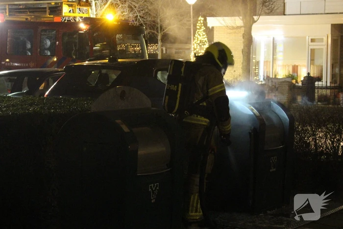 Brand in ondergrondse vuilcontainer