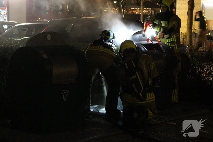 Brand in ondergrondse vuilcontainer
