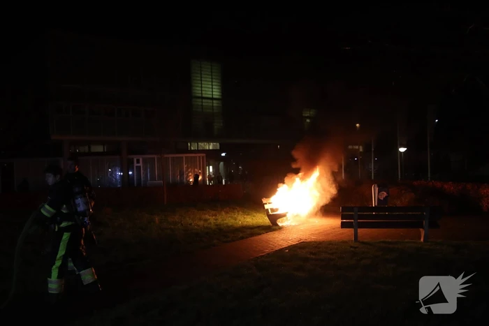 Opnieuw bank in brand