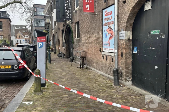 Schade na explosie bij ingang van café