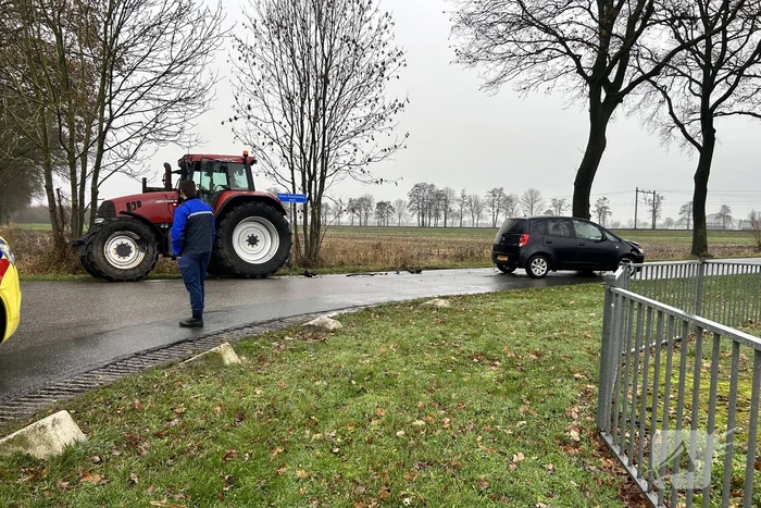 Auto totall loss na aanrijding met tractor