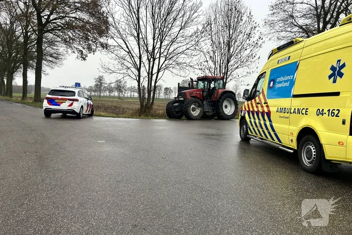 Auto totall loss na aanrijding met tractor
