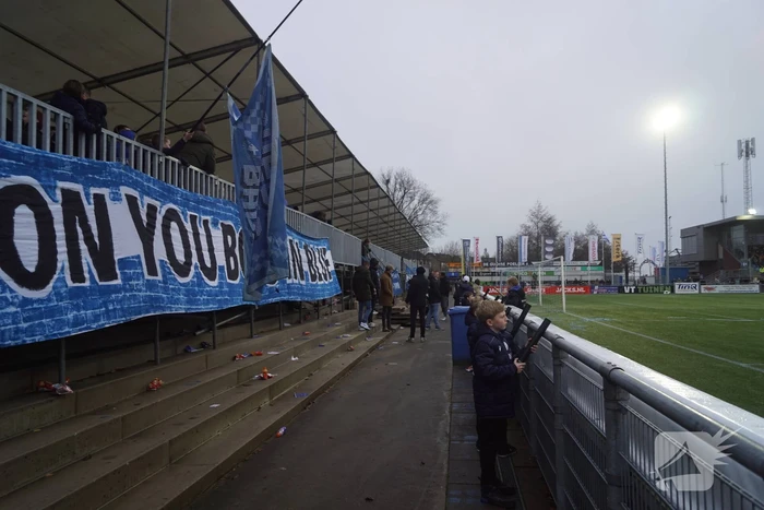 Groot aantal jeugdleden juichen luid voor SV Spakenburg