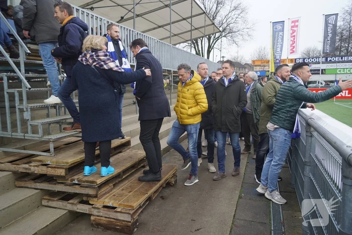 Groot aantal jeugdleden juichen luid voor SV Spakenburg