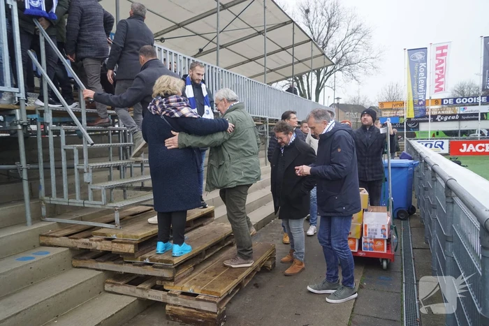 Groot aantal jeugdleden juichen luid voor SV Spakenburg