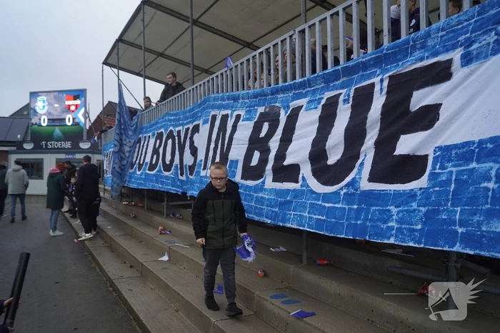 Groot aantal jeugdleden juichen luid voor SV Spakenburg