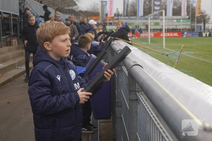 Groot aantal jeugdleden juichen luid voor SV Spakenburg