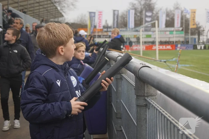Groot aantal jeugdleden juichen luid voor SV Spakenburg