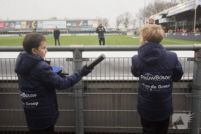 Groot aantal jeugdleden juichen luid voor SV Spakenburg