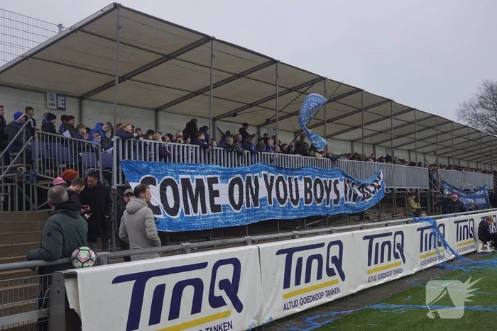 Groot aantal jeugdleden juichen luid voor SV Spakenburg