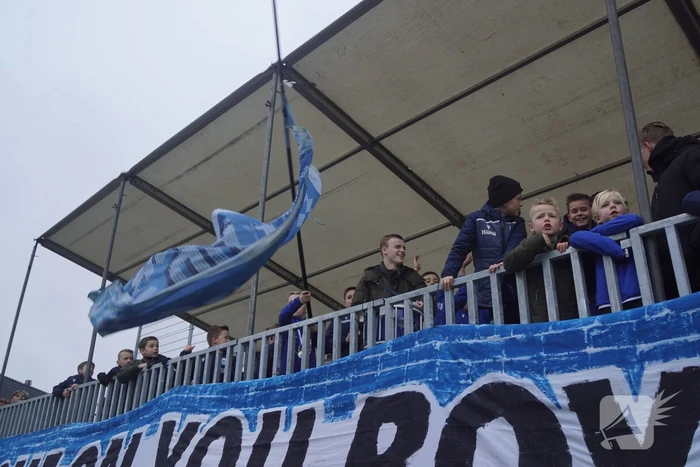 Groot aantal jeugdleden juichen luid voor SV Spakenburg