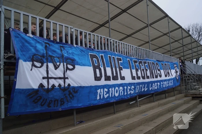 Groot aantal jeugdleden juichen luid voor SV Spakenburg