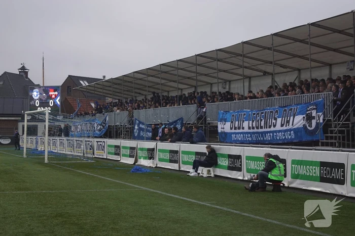 Groot aantal jeugdleden juichen luid voor SV Spakenburg