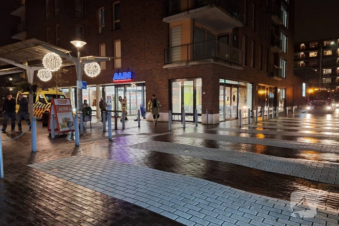 Brandweer ventileert winkel na rookontwikkeling door vuurwerk