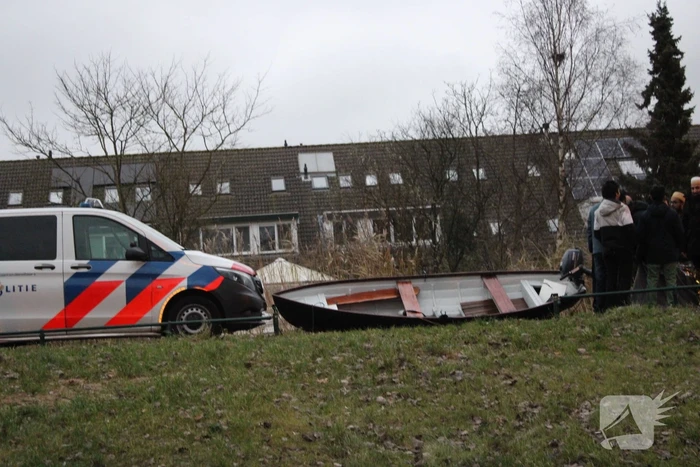 Motorboot met acht opvarende gezonken