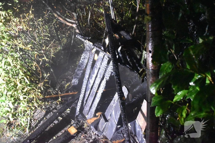 Containerhok verwoest door brand