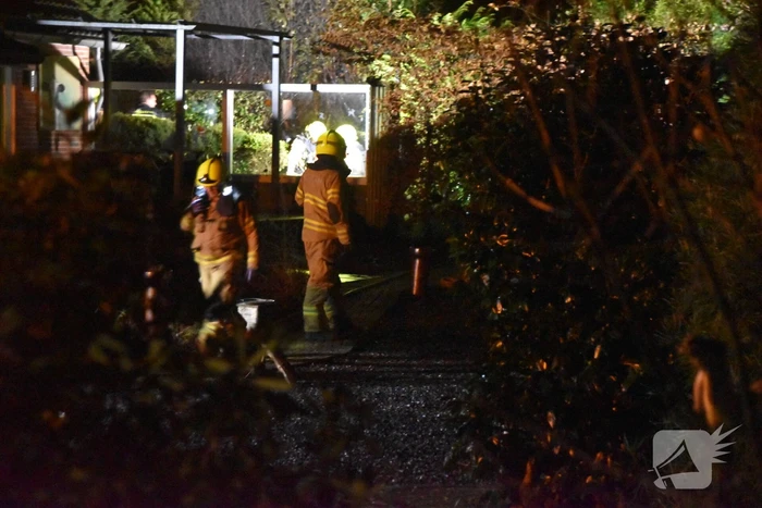 Containerhok verwoest door brand