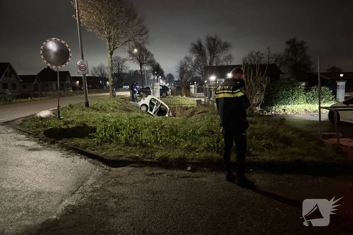 Automobilist belandt in sloot